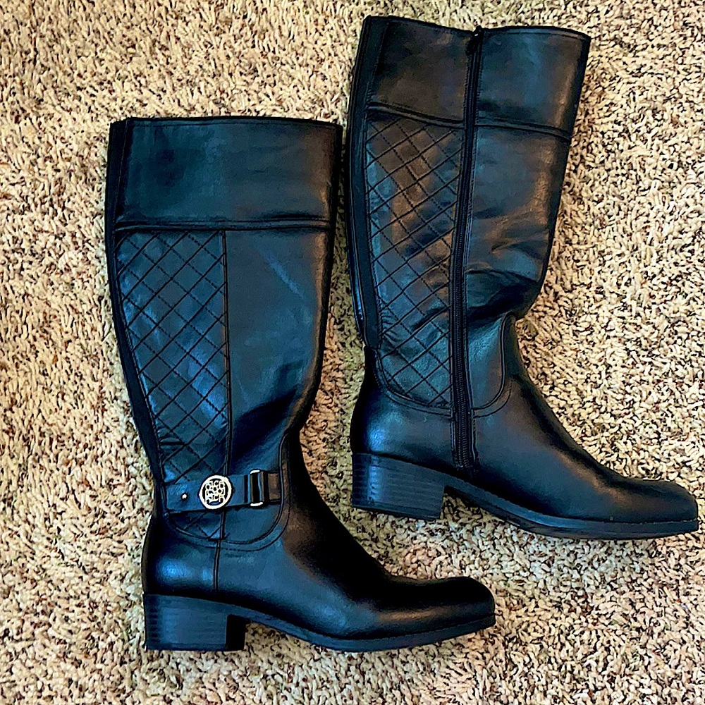 Black boots